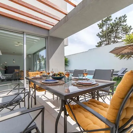 Villa Kamila Aroeira (Setubal)